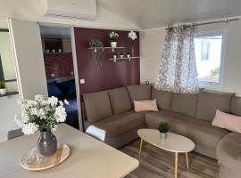 Mobilhome 379 camping 4 étoiles Siblu lattes, hotell i Lattes