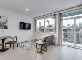 Modern Downtown Studio Bedroom Walk Everywhere, hotel di Vancouver
