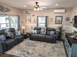 Seafoam Cottage - Beauty in the Heart of Cedar Key, hotel di Cedar Key