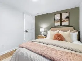 Queen Room Near CaroMont Work Stay Ready Shared Bath
