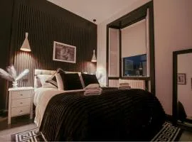 Tiffanys - Coorie Doon Stays