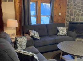 Cabin 6 Lake View, Hot Tub, Sauna, hotel a Nestor Falls