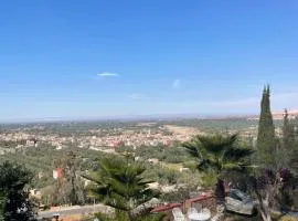 Villa avec vue sur les montagnes verdoyantes de l'atlas