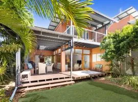 Lagoon View - Luxury Villa with Resort Facilities