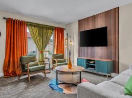 Mid-Century stay with Pool ,Golf Retreat and cool Comfort โรงแรมในอินดิโอ