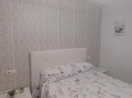 Habitación privada en vivienda compartida con piscina comunitaria en verano Zurgena