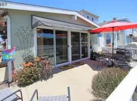 Steps to the Beach, Shops Restaurants home