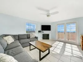 Ocean and Scenic Beach Views From Deck apts