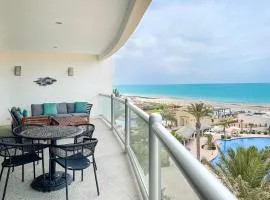 Quiet Beachfront Condo Pools & Beach Access #401
