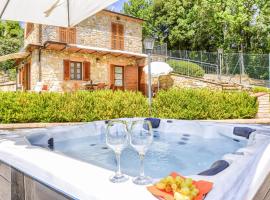 3 Bedroom Gorgeous Home In Montecatini Val Di Cec, hotell i Sassa