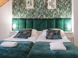 KRK stop near airport, отель в городе Cholerzyn