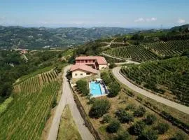 Villa Belpoggio 2BR Apartment with 15m Pool, Vineyard Views & High-Speed WiFi