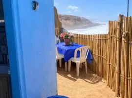 Maison troglodyte en bordure de mer