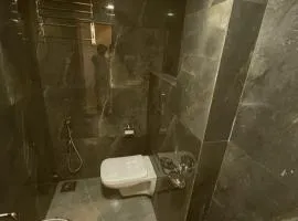 Glitz Beverly- Nr US Visa Consulate