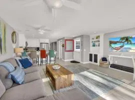 Beautiful beach house, 2 blocks to the sand home