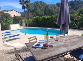 VALBONNE Villa récente avec piscine