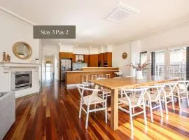 Maori in Rye walk to the beach and shops in minutes