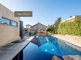 Rockleigh Bay - Gas Heated Spa and Solar Heated Pool