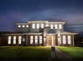 Luxury Pet-Friendly 4BR Home Walk to Beach
