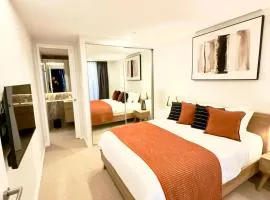 Luxury Sky-High Apartment, Panoramic Views, Walk to Dining & Light Rail, FREE PARKING