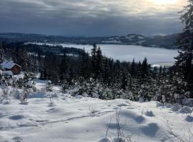 Tiny house on wheels with great views Sjusjøen Minihus med utsikt Sjusjøen, отель в городе Mesnali