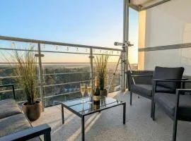 Royal Suite, 50 meters to Beach, 10th Floor, Panoramic View, Parking, Porta Mare Active & Spa