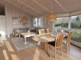 Bright And Cozy Summer House With Spa And Sauna, khách sạn ở Græsted