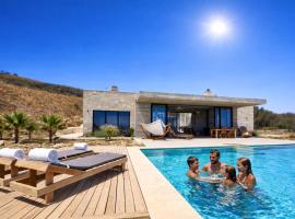 Sea view villa with private swimming pool, hotel u Heraklionu