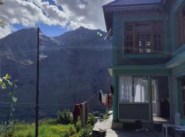 The Himalayan lap、Tāndiのホテル