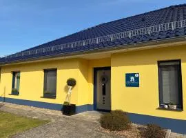 Ferienhaus Strandhaus Sonnenseite rechts, nur 100m vom Senftenberger See