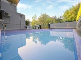II EMPYREAN STAYS II AURA VILLA II 3BHK II AC II LARGEST SWIMMING POOL II MALAVALI ll, hotel a Lonavala