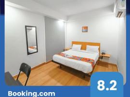 Hotel Back Benchers - Hazrat Nizamuddin Railway Station, хотел в Ноида