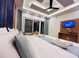 The Oakleaf Retreat - A Near Mall Road With Parking