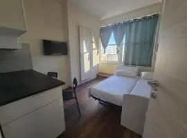 Fiore 45 Bright & Cozy Skyline Studio
