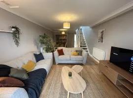 Central Abingdon 2-Bed | 2 Ensuite | Parking