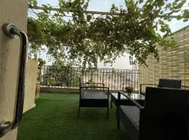 شقةكبيرة 4 غرف نوم وصالة بلكونه Large apartment with 4 bedrooms, a living room and a balcony