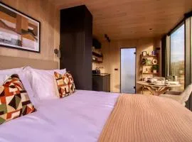 Luxury Mirror Cabin with Hot Tub & Sauna