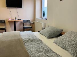 Rooms with private Bathroom & Free Parking ''Sobe Zoka,,, Hotel in Subotica