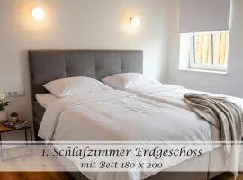 Ferienwohnung Frohsinn - Gulfhof nahe Greetsiel mit Sauna, Garten & 3 Schlafzimmern