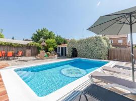 Villa privada con piscina, jardín y BBQ cerca de Madrid, отель в городе Карранке