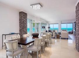 Upscale Naples Condo, hotel v mestu Naples