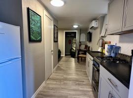 Downtown Eureka, 1 Queen bed, full kitchen, free parking, hotel u gradu Eureka Springs