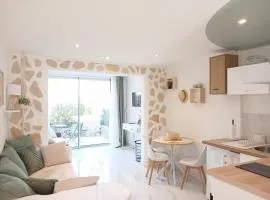 Studio calme avec terrasse et piscine