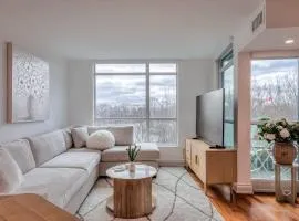 1BR Den Lake Facing Condo with Balcony & Parking