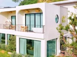 The Peak Hill Pool Villa