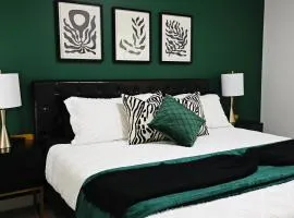 BoHo Modern Retreat King Bed,Fireplace,Disney