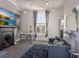 Bright High St Apartment In Heart Of Town Sleeps 6