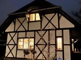 Cottage - Kleine alte Villa am See, hotel di Bestensee