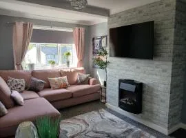 Wuther Heights Retreat - Ground Floor Apartment With Parking