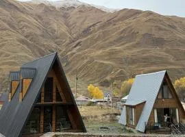 Stepantsminda Kazbegi River Cabin